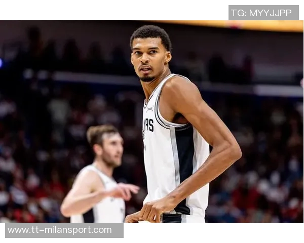 武切维奇谈文班的三分球能力让防守者感到无能为力