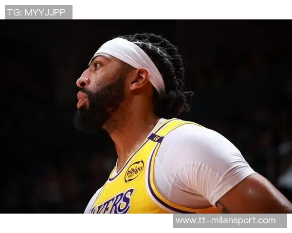 浓眉强势回归全场最高24分14板下半场独得20分助球队反弹