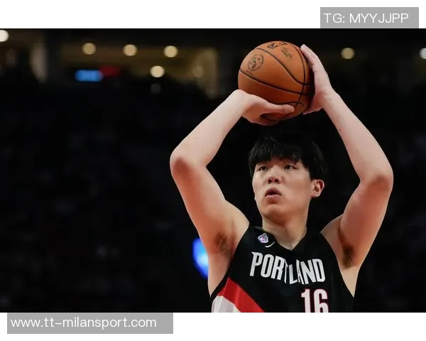 杨瀚森在比赛中表现出色5个篮板彰显进步队友却未能及时传球助力 杨瀚森在比赛中表现出色5个篮板彰显进步队友却未能及时传球助力