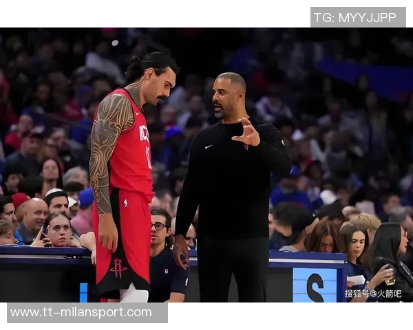 亚当斯因左脚踝手术缺席整个赛季克莱向兄弟表达早日康复的祝福 亚当斯因左脚踝手术缺席整个赛季克莱向兄弟表达早日康复的祝福